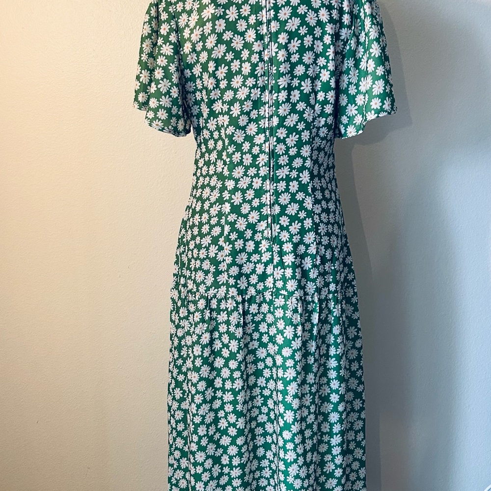 Elegant Green Floral Midi Dress - Picture 7 of 7